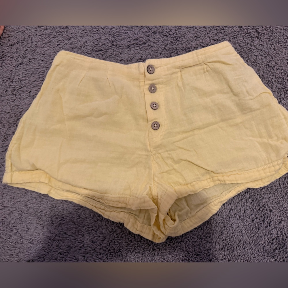 yellow Roxy shorts women’s medium